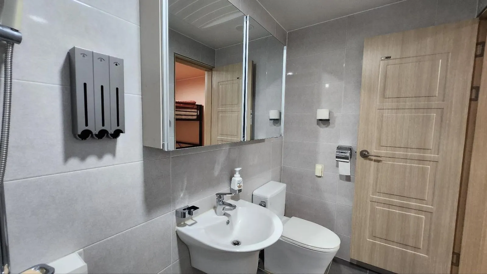 A Bridge House 1-C Hotel Incheon 0*,  South Korea